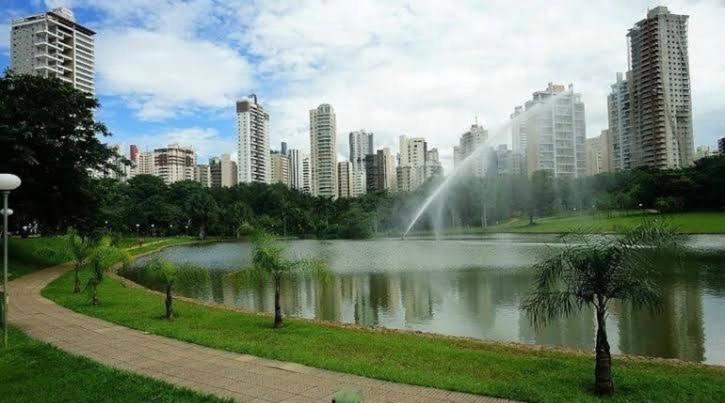 Gyn Temporada! Flat Proximo Ao Parque Vaca Brava! Apartment กัวยาเนีย ภายนอก รูปภาพ